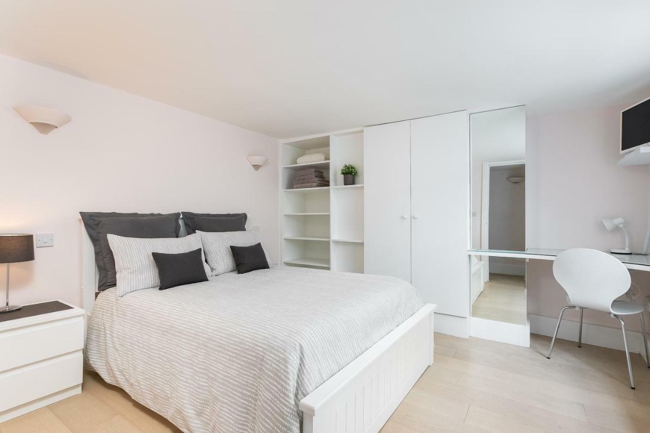 Apartment With Private Patio, And Park Across The Road (Adults Only) Londres Exterior foto
