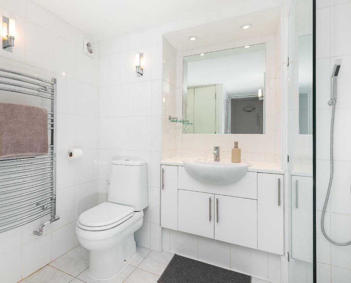 Apartment With Private Patio, And Park Across The Road (Adults Only) Londres Exterior foto